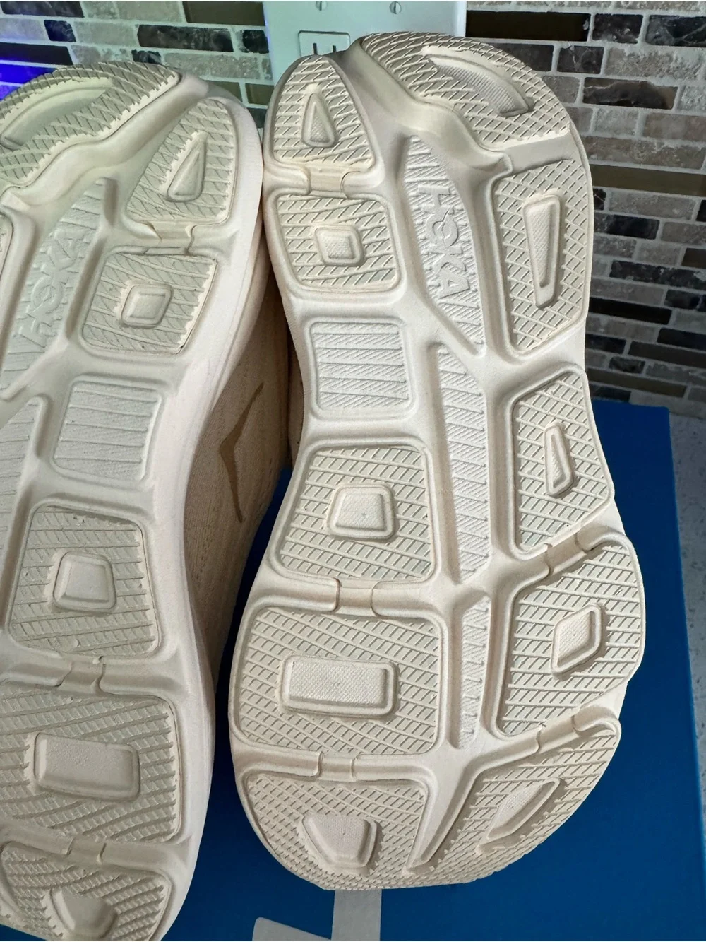 Hoka Bondi 9 Size 7.5 Women's Cream/Beige Cushioning Running Shoes